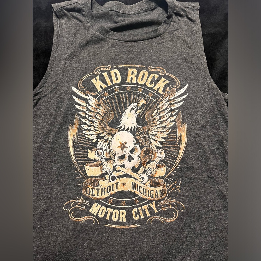 Graphic tank